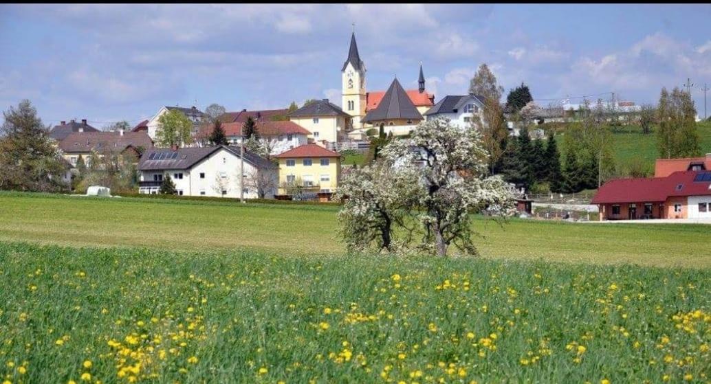 Wohnhaus City Sued Herzogsdorf Екстер'єр фото